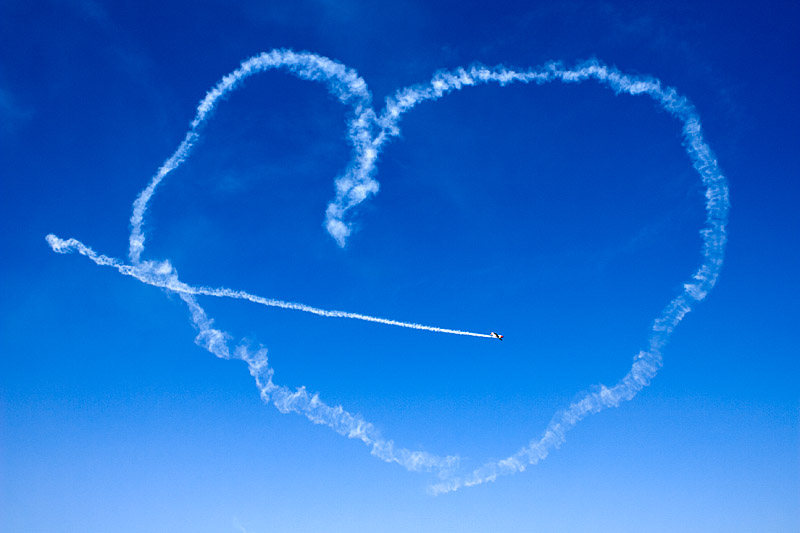 IMG_2325_800x600.jpg - Aerostars "Heart in the Sky"